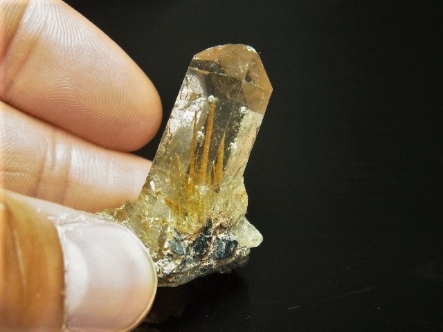 画像: 現品一点物  ゴールドタイチンルチル ポイント ヘマタイト付き 原石 １６ｇ 金針水晶 運気を高める 天然石 鑑賞石 ＧＺ4