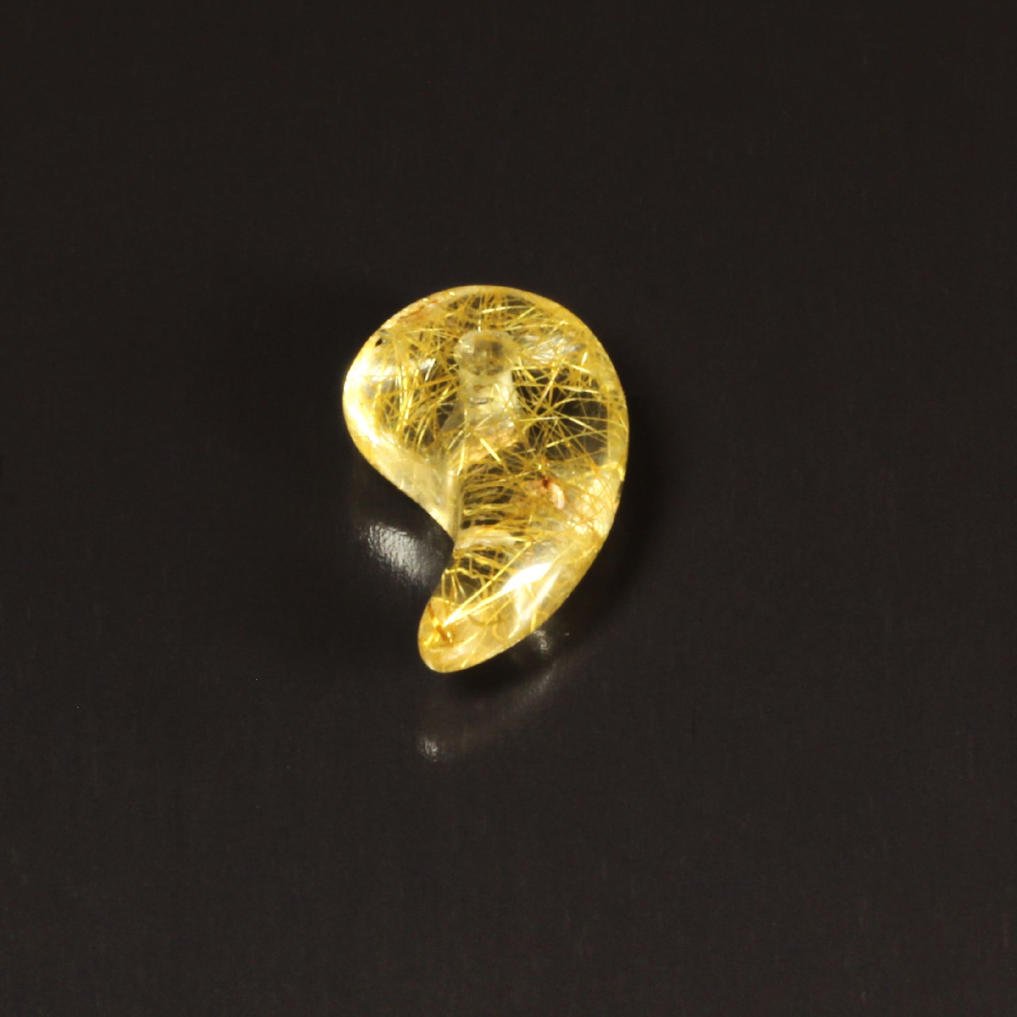 画像1: 【おすすめ】一点物 透明度抜群 ゴールドルチル 勾玉 Ｍｒ５５ 金針水晶 お守り効果 力が宿る 天然石 パワーストーン 父の日 プレゼントにおすすめ